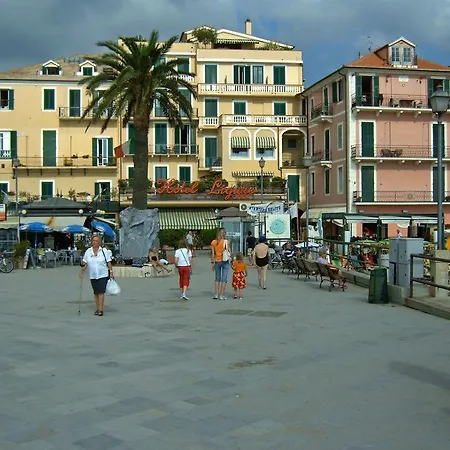 Luminoso Fronte Mare Casa de Férias